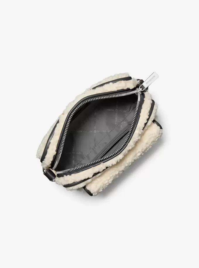 Bradshaw extra malá crossbody kabelka na fotoaparát z imitace ovčí kůže