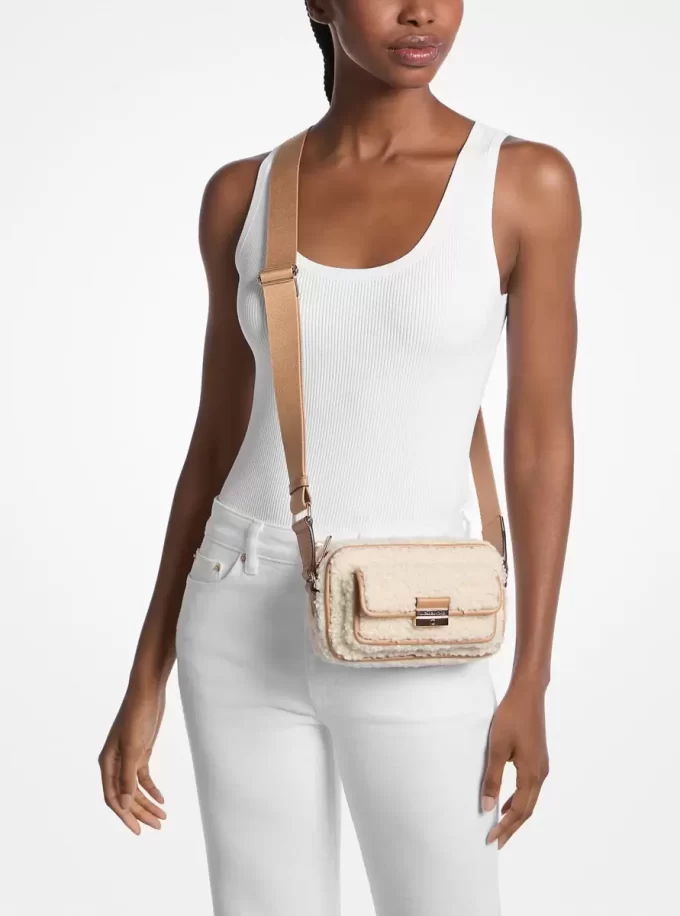 Bradshaw extra malá crossbody kabelka z imitace ovčí kůže