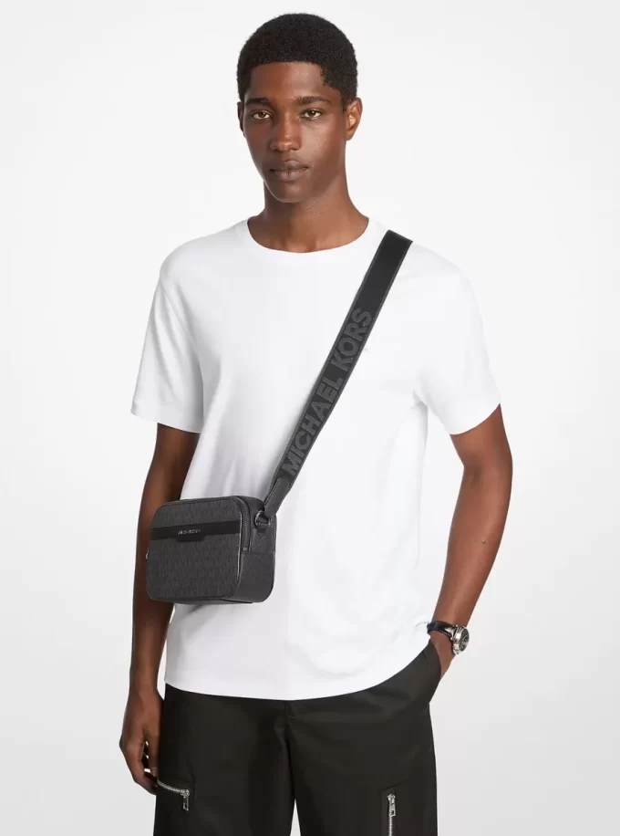 Kabelka Hudson Signature Logo Camera Crossbody Kabelka Hudson Signature Logo Camera Crossbody