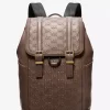 Kožený batoh Colby Medium Logo Embossed s leštěnou povrchovou úpravou Kožený batoh Colby Medium Logo Embossed s leštěnou povrchovou úpravou