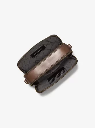 Kožená crossbody kabelka s reliéfním logem Hudson