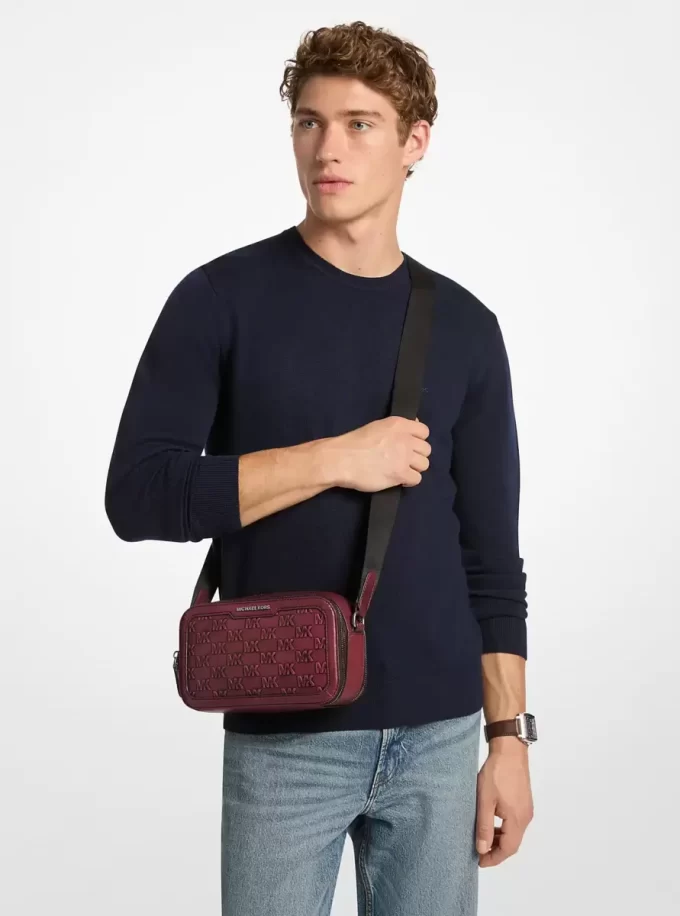 Kožená crossbody kabelka s reliéfním logem Hudson