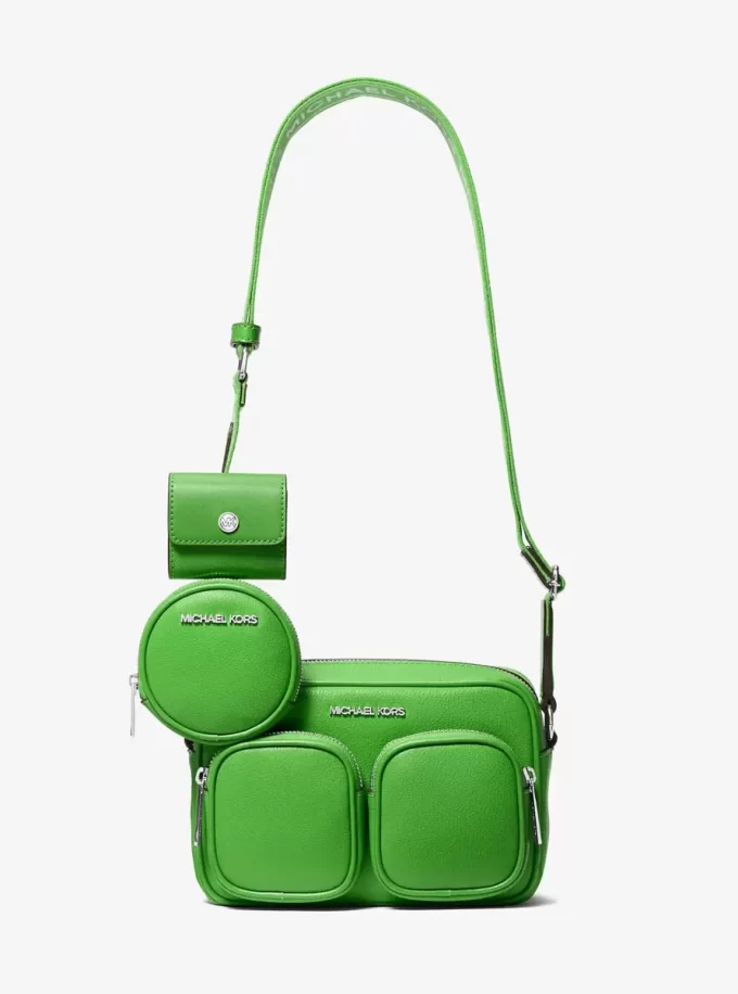 Kožená crossbody taška Jet Set střední velikosti s pouzdrem pro Apple Airpods Pro® Kožená crossbody taška Jet Set střední velikosti s pouzdrem pro Apple Airpods Pro®