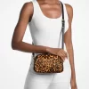 Malá crossbody kabelka Jet Set s leopardím potiskem a lýtkovým potiskem Malá crossbody kabelka Jet Set s leopardím potiskem a lýtkovým potiskem