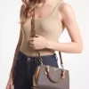 Malá crossbody kabelka s logem Marilyn Malá crossbody kabelka s logem Marilyn