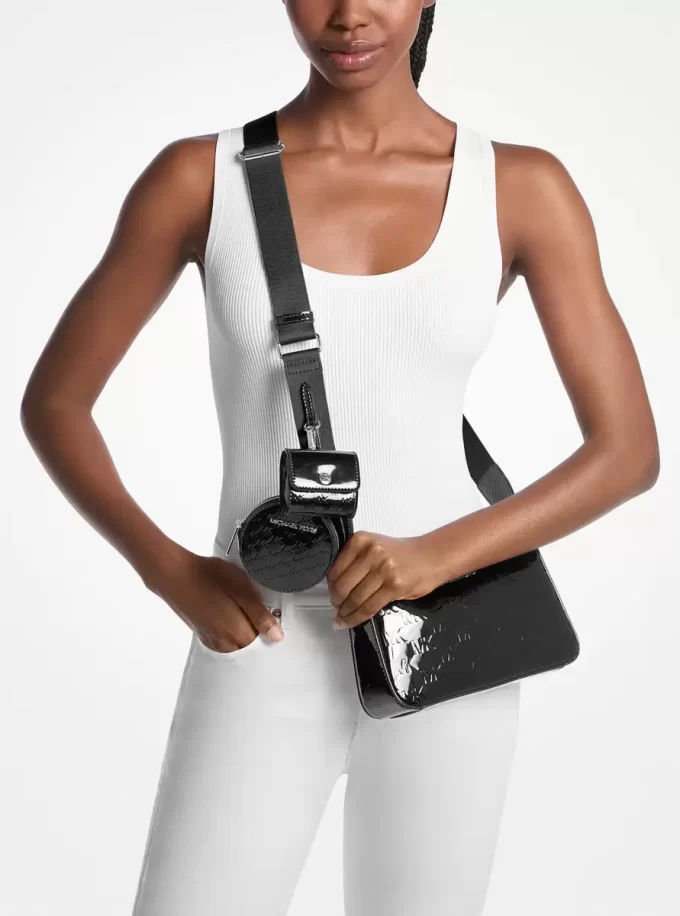 Malá crossbody taška s patentovaným logem a pouzdrem Jet Set pro Apple Airpods Pro® Malá crossbody taška s patentovaným logem a pouzdrem Jet Set pro Apple Airpods Pro®