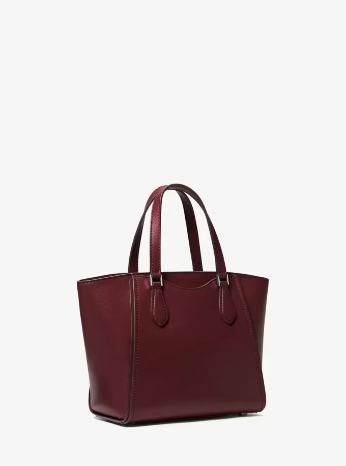 Malá kožená crossbody kabelka Taryn Malá kožená crossbody kabelka Taryn
