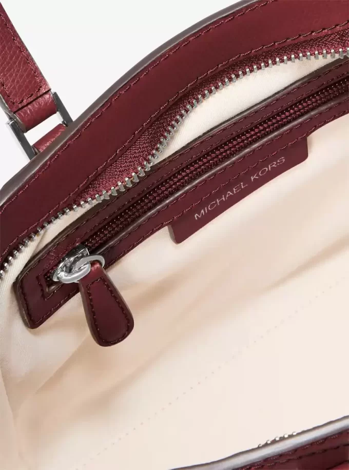 Malá kožená crossbody kabelka Taryn Malá kožená crossbody kabelka Taryn