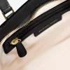 Malá kožená crossbody kabelka Taryn Malá kožená crossbody kabelka Taryn