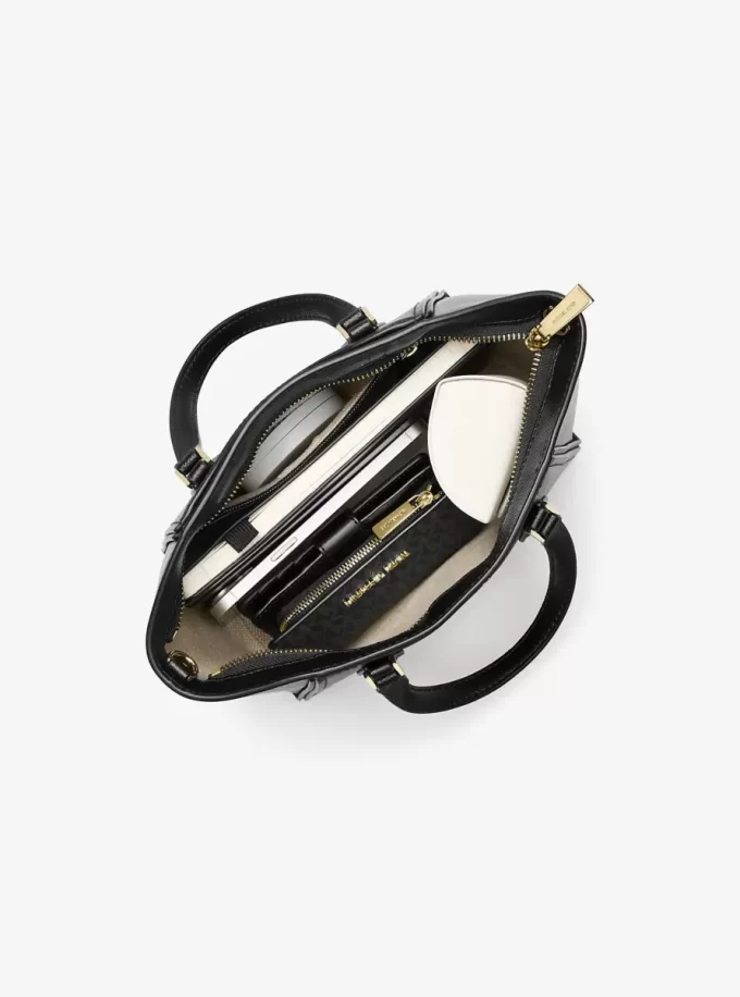 Malá kožená crossbody kabelka Taryn Malá kožená crossbody kabelka Taryn