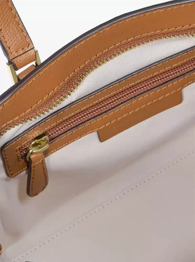 Malá kožená crossbody kabelka Taryn s logem a logem Signature Malá kožená crossbody kabelka Taryn s logem a logem Signature