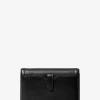 Malá kožená kabelka Jet Set Pebbled Crossbody s pouzdrem na smartphone Malá kožená kabelka Jet Set Pebbled Crossbody s pouzdrem na smartphone