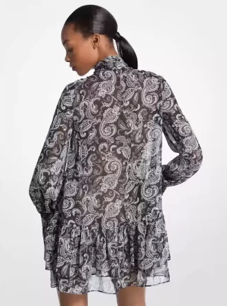 Metalické šaty s paisley vzorem a zavazováním
