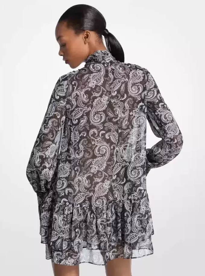 Metalické šaty s paisley vzorem a zavazováním Metalické šaty s paisley vzorem a zavazováním