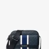Střední crossbody kabelka Cooper Signature s logem a pruhy pro fotoaparát Střední crossbody kabelka Cooper Signature s logem a pruhy pro fotoaparát