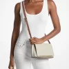 Střední crossbody kabelka Evelyn Signature s logem Střední crossbody kabelka Evelyn Signature s logem