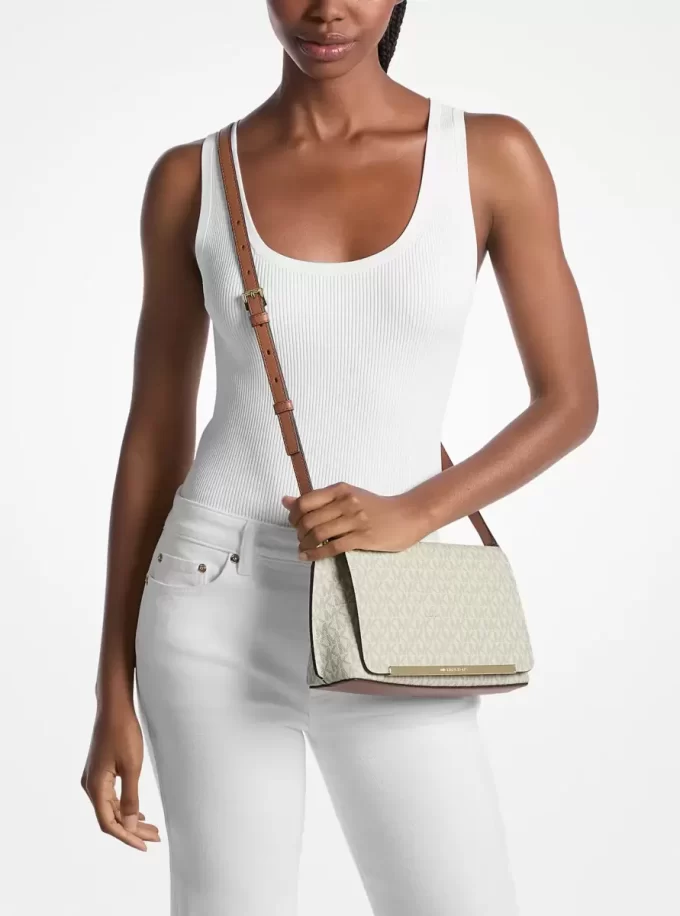 Střední crossbody kabelka Evelyn Signature s logem Střední crossbody kabelka Evelyn Signature s logem