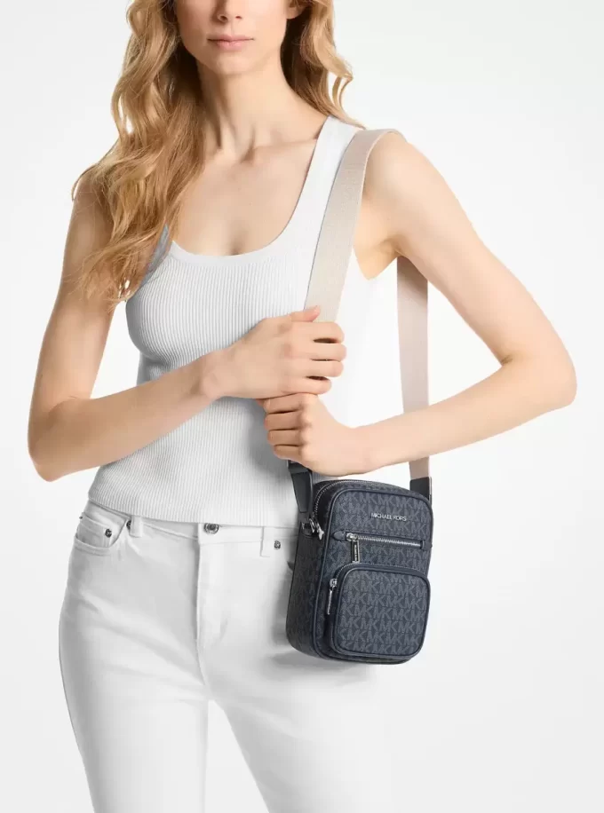 Střední crossbody kabelka Jet Set Signature Logo Střední crossbody kabelka Jet Set Signature Logo