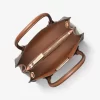 Střední crossbody kabelka Mercer s logem a koženým harmonikovým vzorem Střední crossbody kabelka Mercer s logem a koženým harmonikovým vzorem