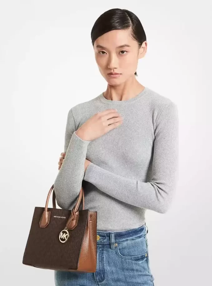 Střední crossbody kabelka Mercer s logem a koženým harmonikovým vzorem Střední crossbody kabelka Mercer s logem a koženým harmonikovým vzorem