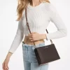 Střední crossbody kabelka Trisha s logem Střední crossbody kabelka Trisha s logem
