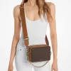 Střední crossbody taška Bryant Signature Logo Camera Střední crossbody taška Bryant Signature Logo Camera
