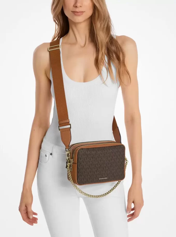 Střední crossbody taška Bryant Signature Logo Camera Střední crossbody taška Bryant Signature Logo Camera