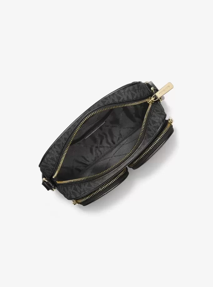 Střední crossbody taška Jet Set Signature Logo s pouzdrem pro Apple Airpods Pro® Střední crossbody taška Jet Set Signature Logo s pouzdrem pro Apple Airpods Pro®