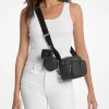 Střední crossbody taška Jet Set Signature Logo s pouzdrem pro Apple Airpods Pro® Střední crossbody taška Jet Set Signature Logo s pouzdrem pro Apple Airpods Pro®