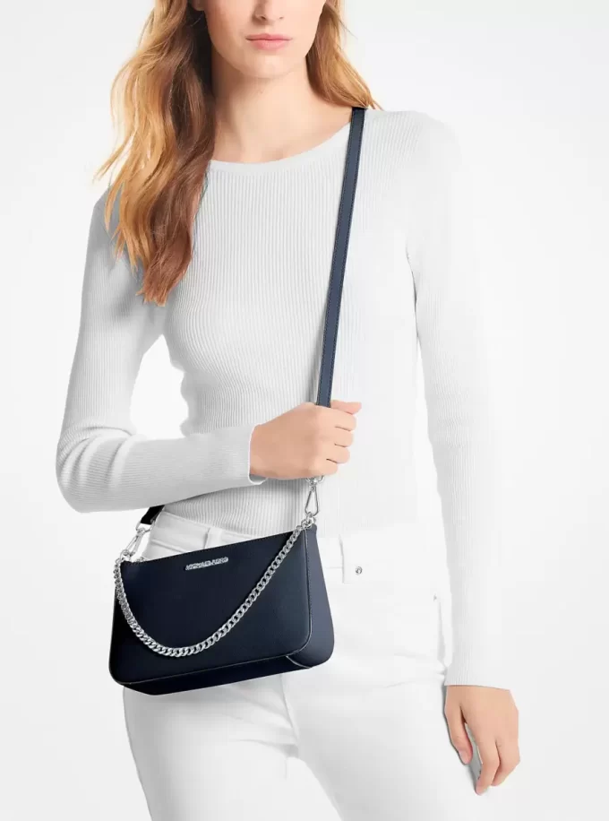 Střední safínová kožená crossbody kabelka Jet Set Střední safínová kožená crossbody kabelka Jet Set