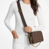 Středně velká crossbody kabelka Bryant s reliéfním logem a leštěnou koženou podšívkou Středně velká crossbody kabelka Bryant s reliéfním logem a leštěnou koženou podšívkou