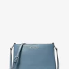 Středně velká kožená crossbody kabelka Trisha Pebbled Středně velká kožená crossbody kabelka Trisha Pebbled