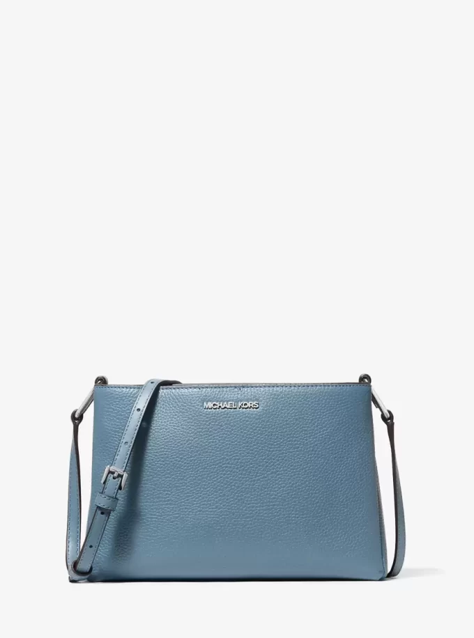 Středně velká kožená crossbody kabelka Trisha Pebbled Středně velká kožená crossbody kabelka Trisha Pebbled