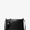 Středně velká kožená crossbody kabelka Trisha Pebbled Středně velká kožená crossbody kabelka Trisha Pebbled