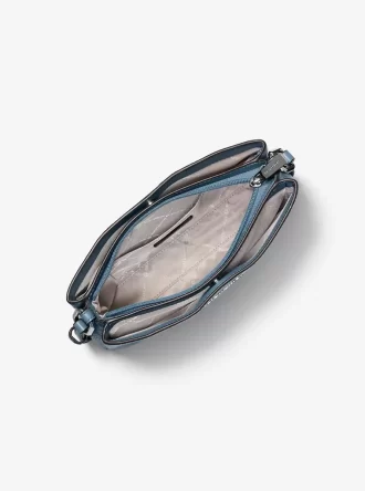Středně velká kožená crossbody kabelka Trisha Pebbled
