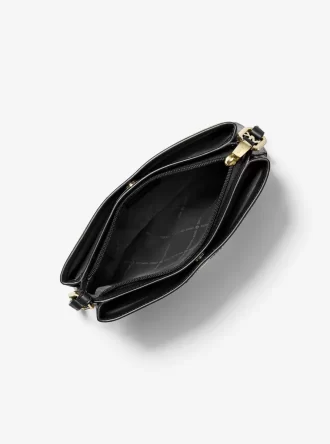 Středně velká kožená crossbody kabelka Trisha Pebbled