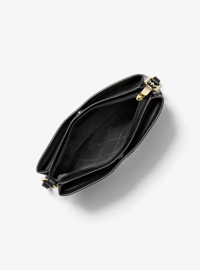 Středně velká kožená crossbody kabelka Trisha Pebbled Středně velká kožená crossbody kabelka Trisha Pebbled
