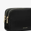 Středně velká kožená crossbody taška Bryant Pebbled Středně velká kožená crossbody taška Bryant Pebbled