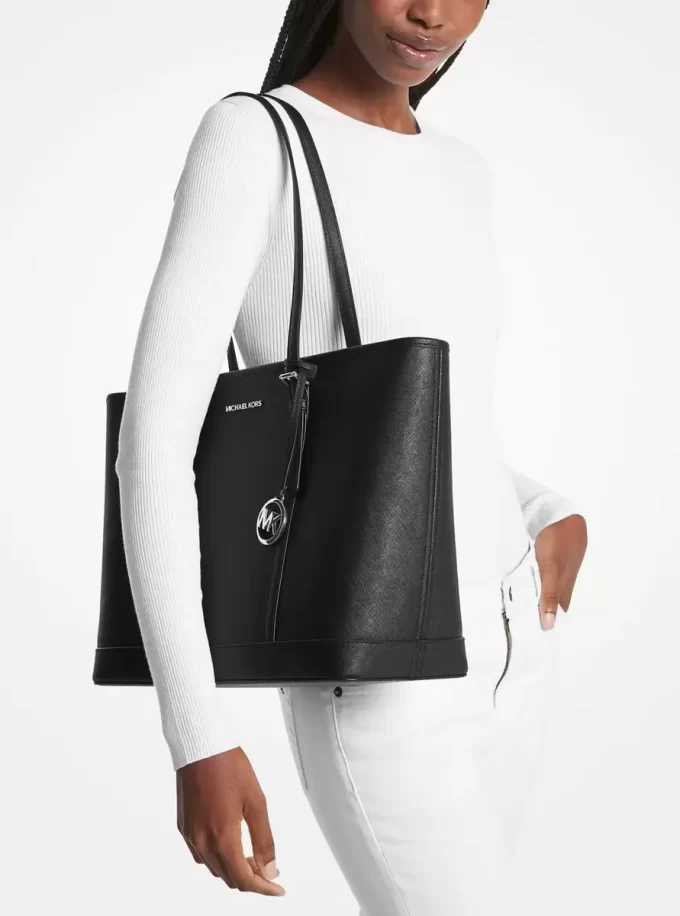 Velká cestovní taška Jet Set Travel Saffiano Leather Tote Velká cestovní taška Jet Set Travel Saffiano Leather Tote