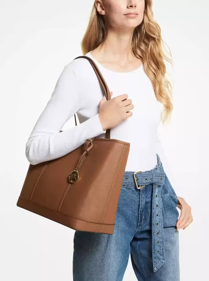 Velká cestovní taška Jet Set Travel Saffiano Leather Tote Velká cestovní taška Jet Set Travel Saffiano Leather Tote
