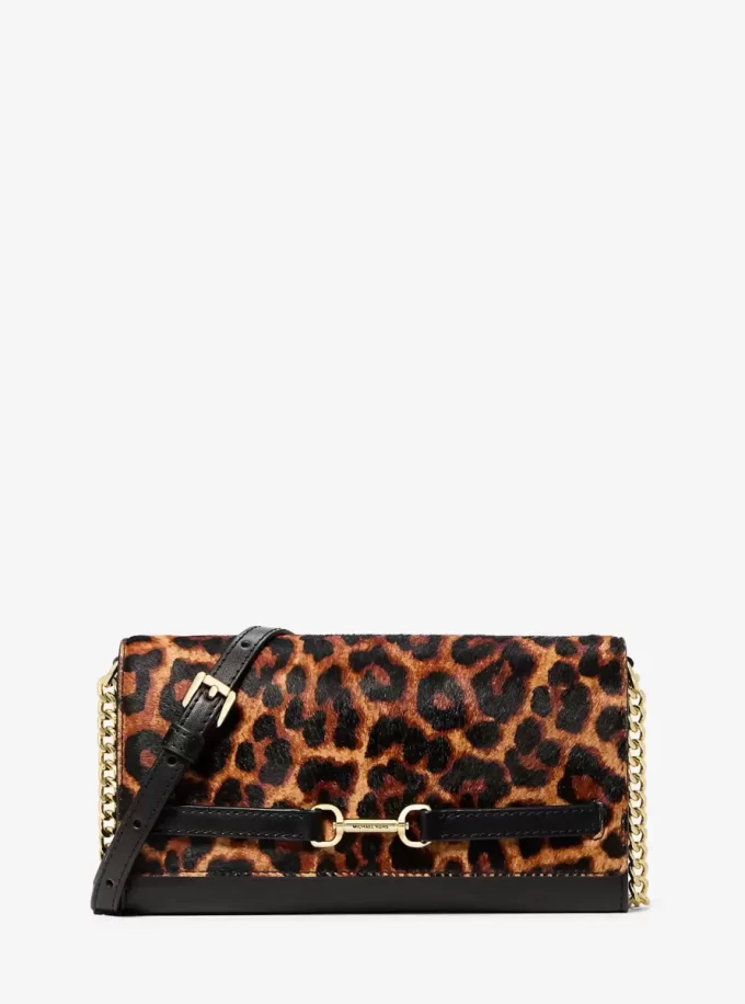 Velká crossbody kabelka Carson s leopardím potiskem a telecí srstí Velká crossbody kabelka Carson s leopardím potiskem a telecí srstí