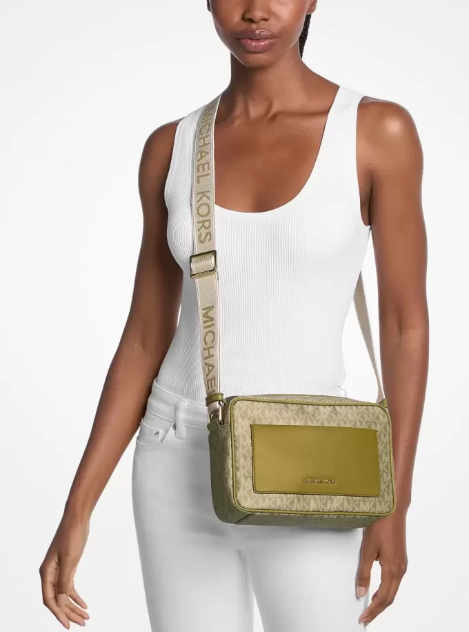 Velká crossbody kabelka Jet Set s logem Signature Velká crossbody kabelka Jet Set s logem Signature