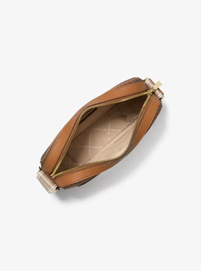 Velká crossbody kabelka Maeve Signature Logo Velká crossbody kabelka Maeve Signature Logo