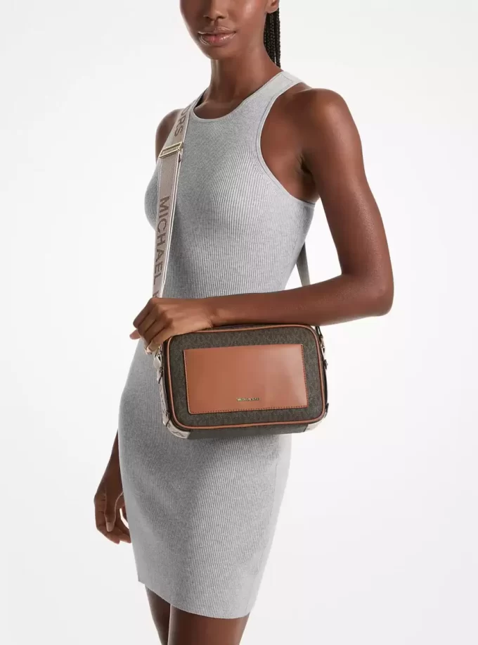 Velká crossbody kabelka Maeve Signature Logo Velká crossbody kabelka Maeve Signature Logo