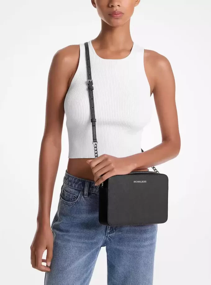 Velká safínová kožená crossbody kabelka Jet Set Velká safínová kožená crossbody kabelka Jet Set